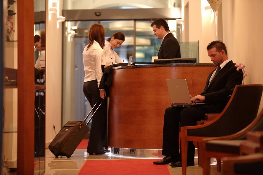 Hotel Ambassador Kösice Dış mekan fotoğraf