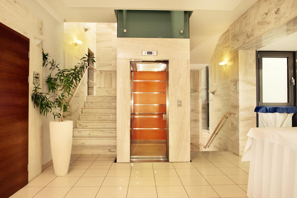 Hotel Ambassador Kösice Dış mekan fotoğraf