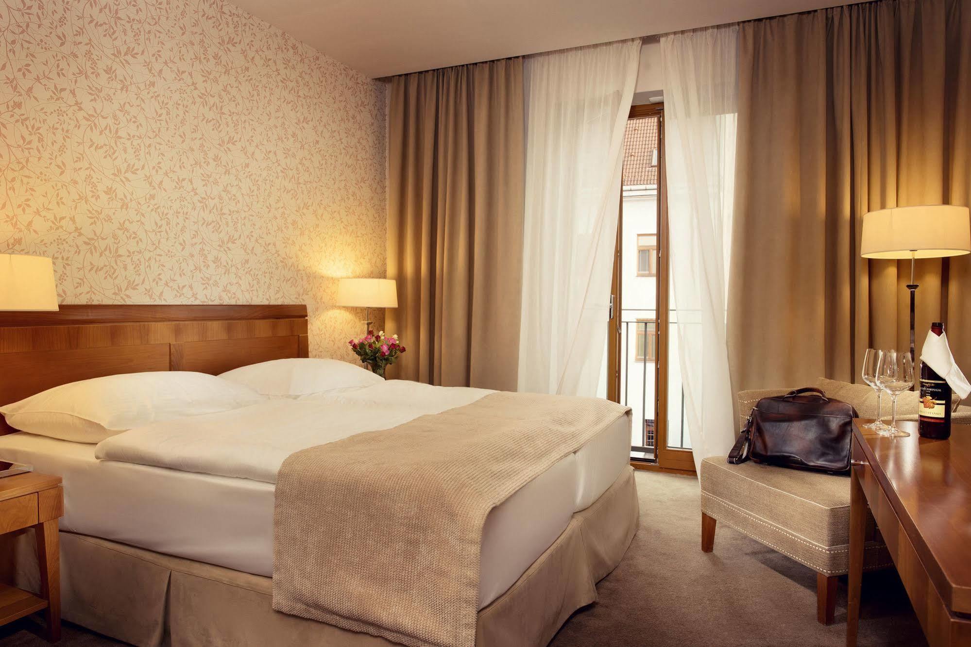 Hotel Ambassador Kösice Dış mekan fotoğraf