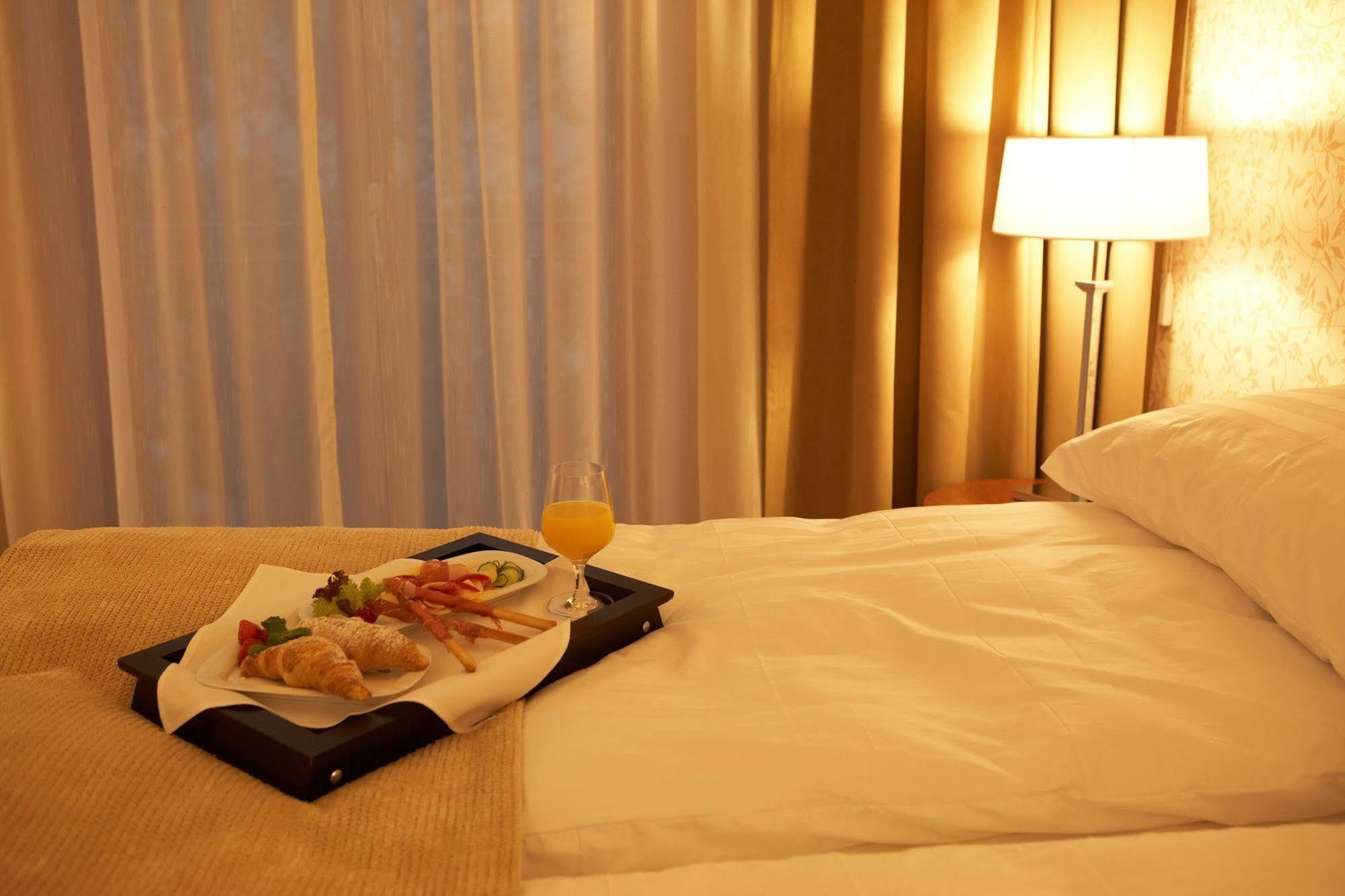 Hotel Ambassador Kösice Dış mekan fotoğraf