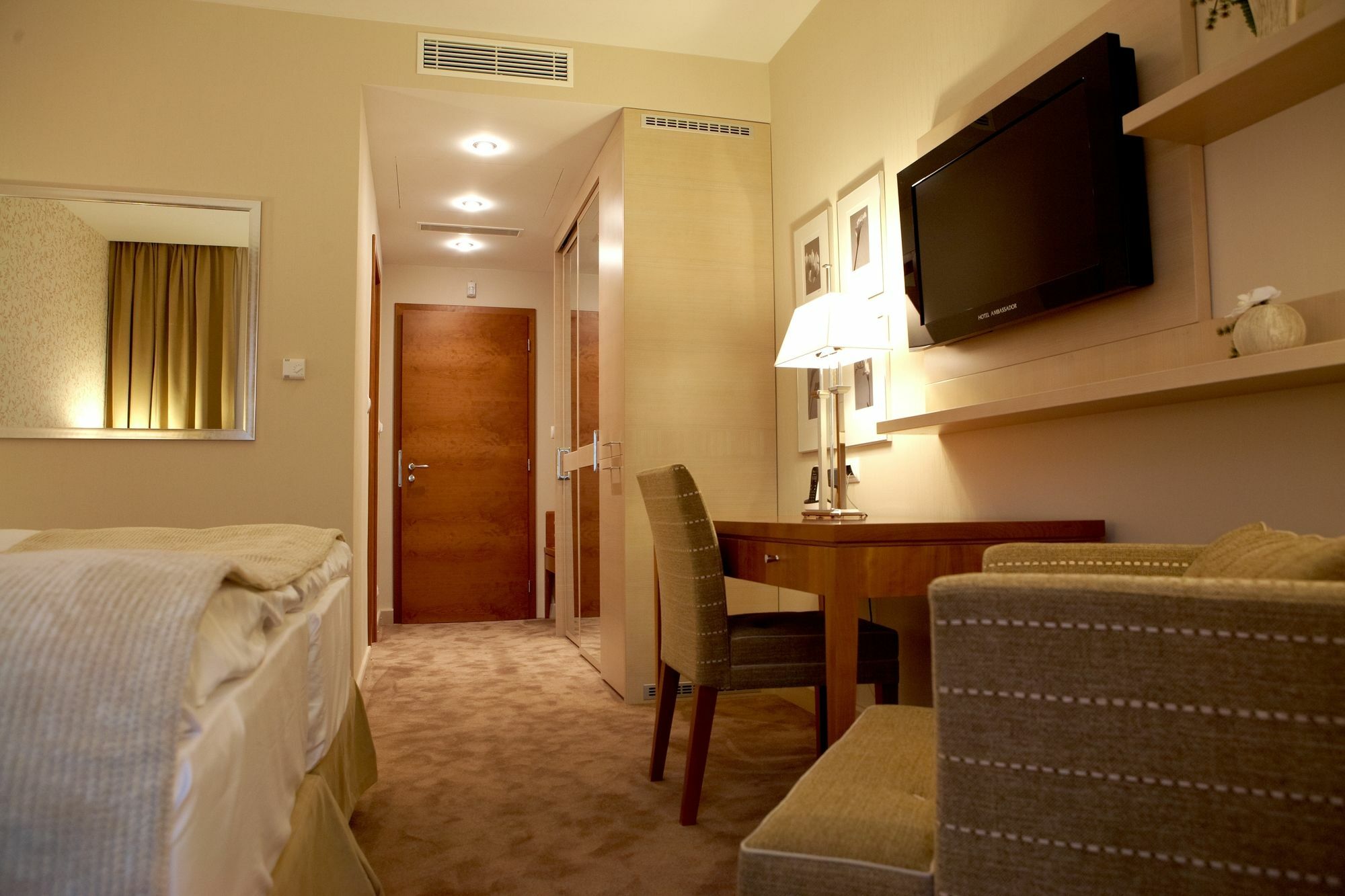 Hotel Ambassador Kösice Dış mekan fotoğraf